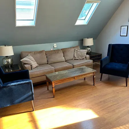 Bright, Big Family Escape, W/Parking, Dogs Welcome