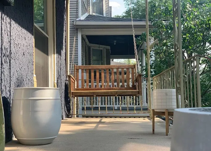 Bright, Big Family Escape, W/parking, Dogs Welcome Apartment Oak Park