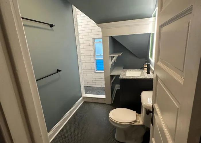 Bright, Big Family Escape, W/parking, Dogs Welcome * Oak Park